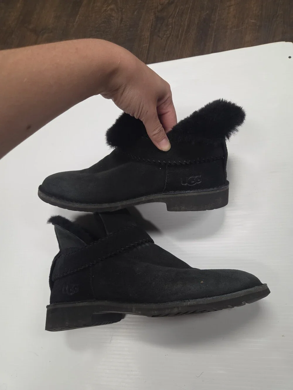 UGG Mckay Black Suede Sheepskin Ankle Boots Booties Size US 9 Women